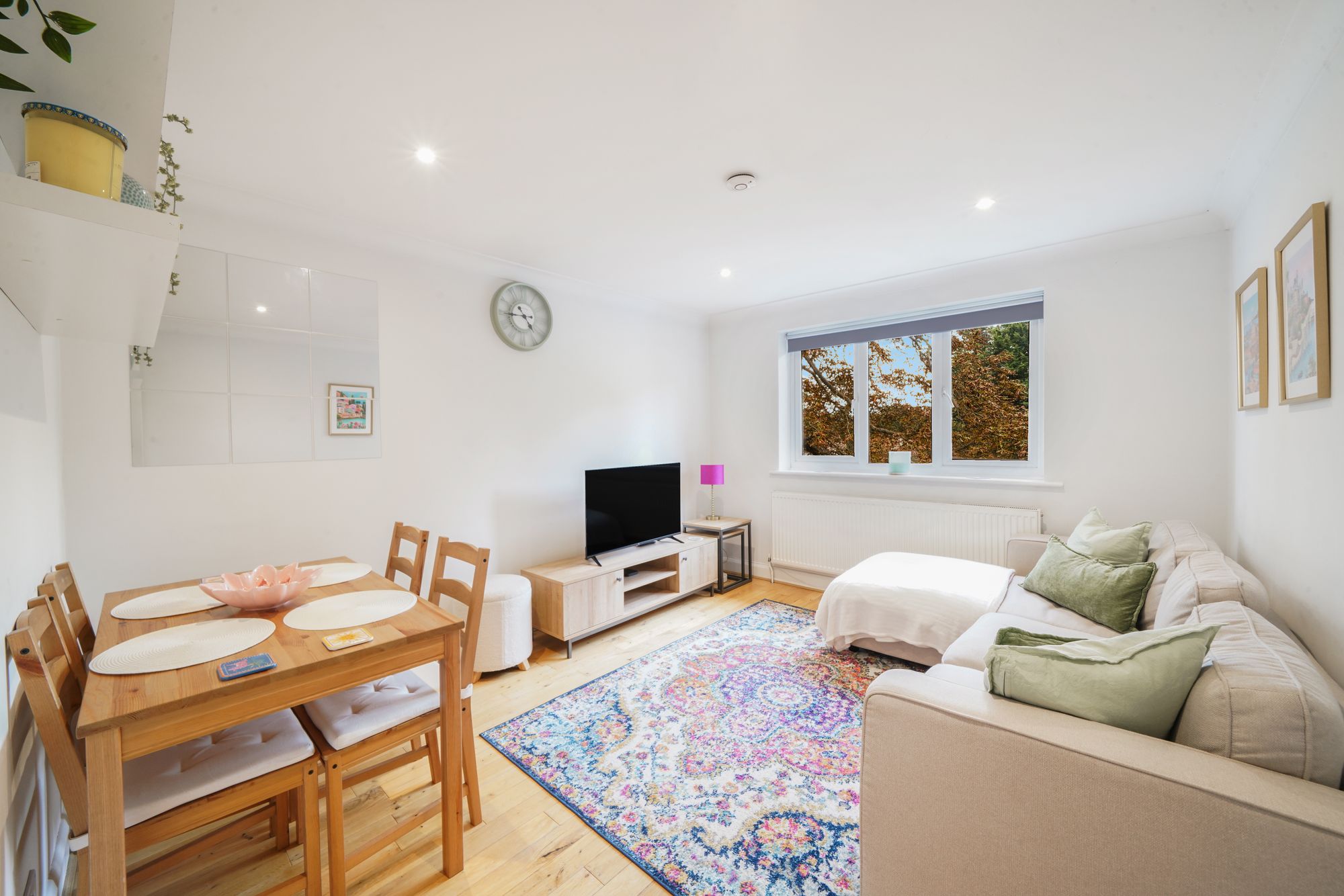 Flat Sunbury Court Mews in Borough of Spelthorne