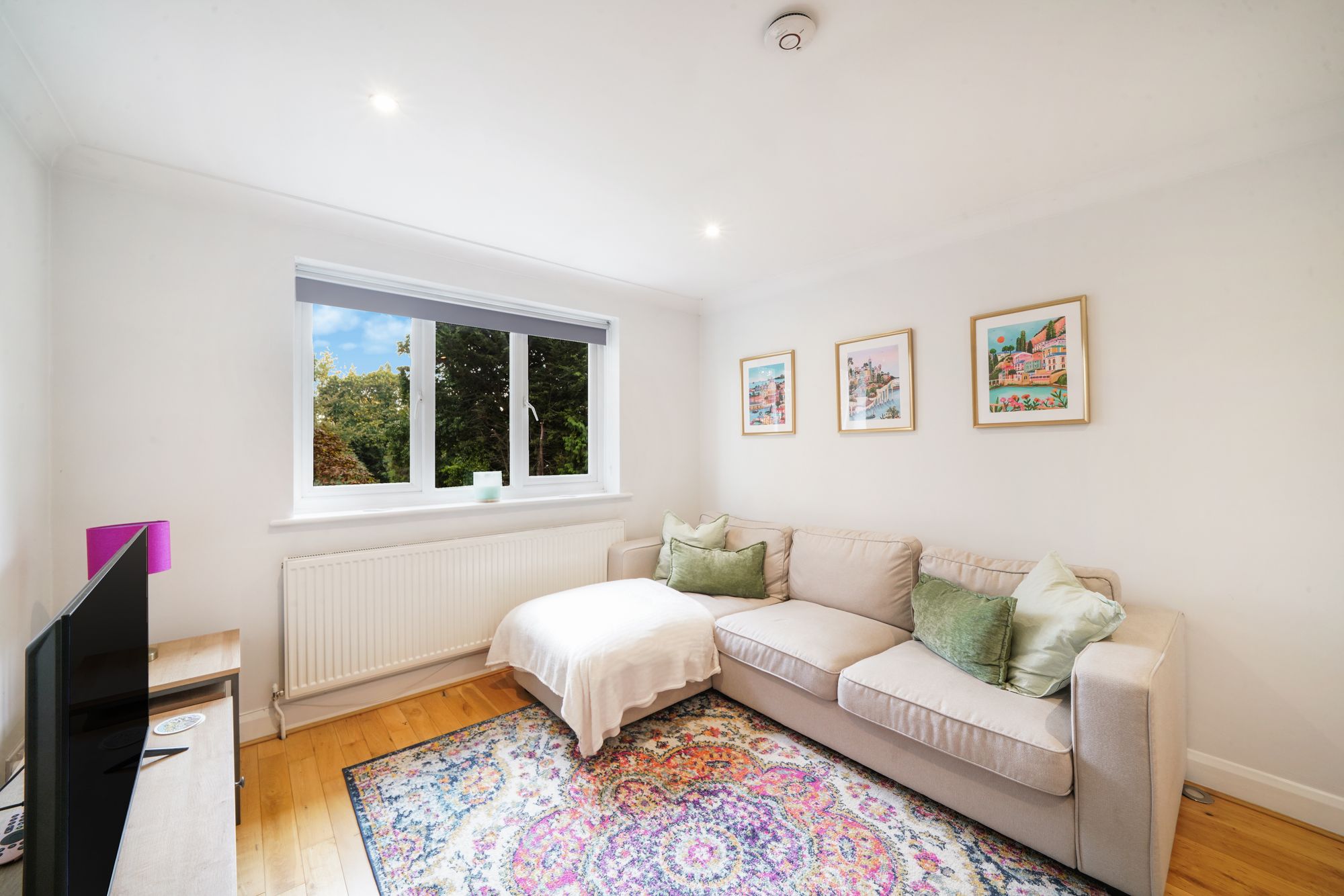 Flat Sunbury Court Mews in Borough of Spelthorne