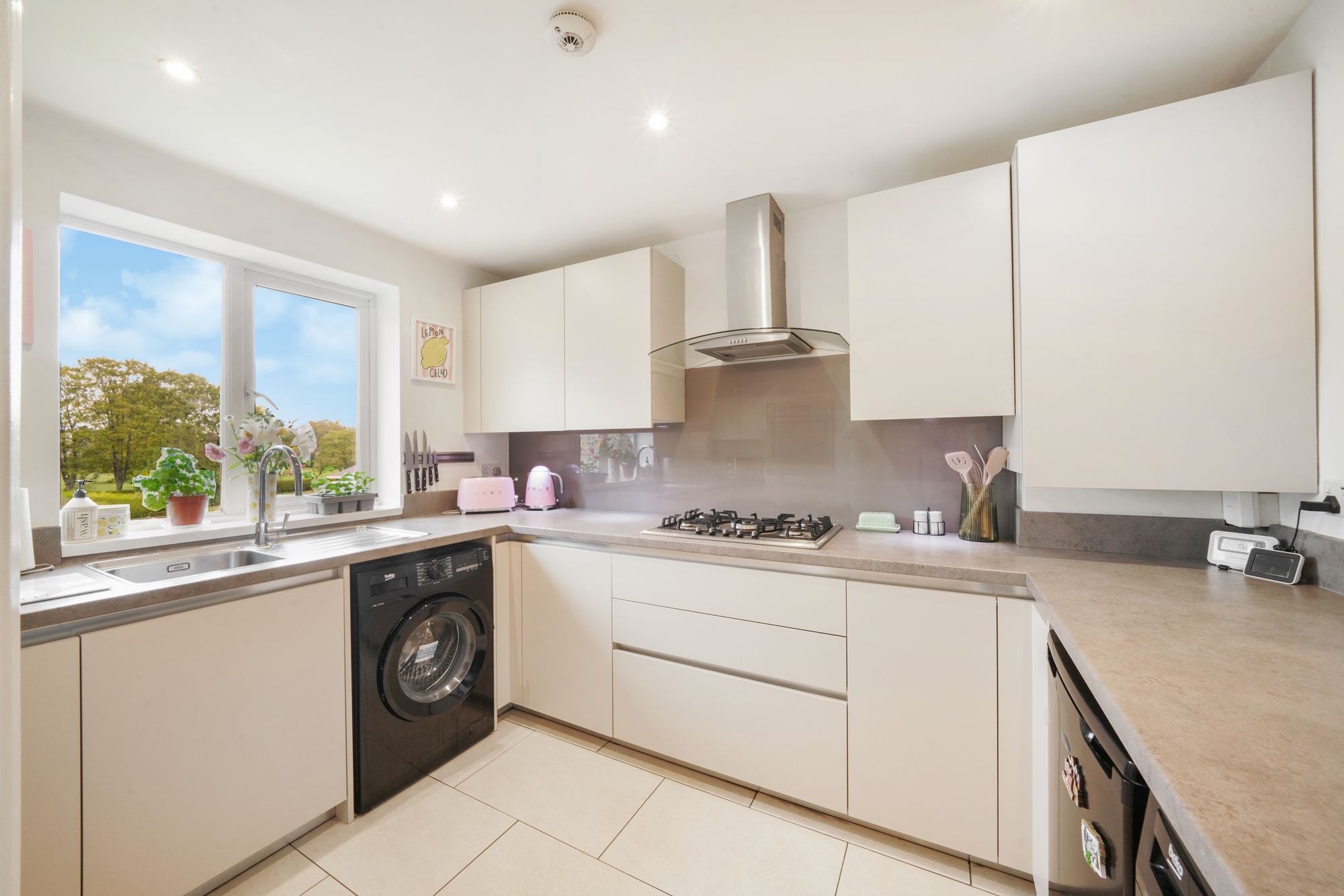 Flat Sunbury Court Mews in Borough of Spelthorne