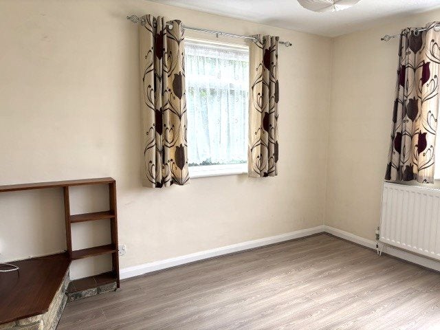 Flat Great Preston Road in Ryde