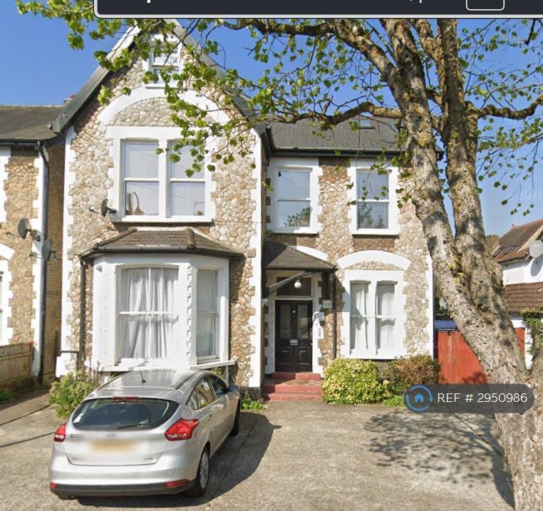 Flat Outram Road in Greater London