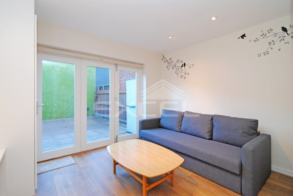 Flat Brondesbury Road in Greater London