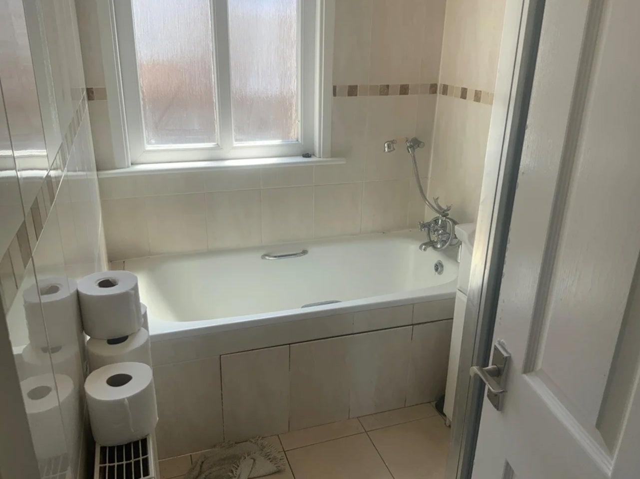 Room London Road in Greater London