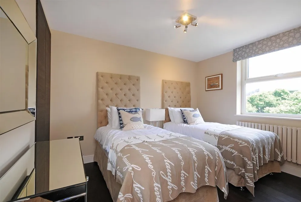 Flat Boydell Court in Greater London