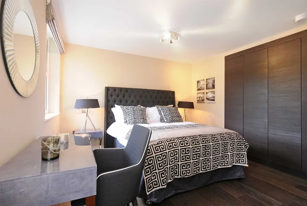 Flat Boydell Court in Greater London