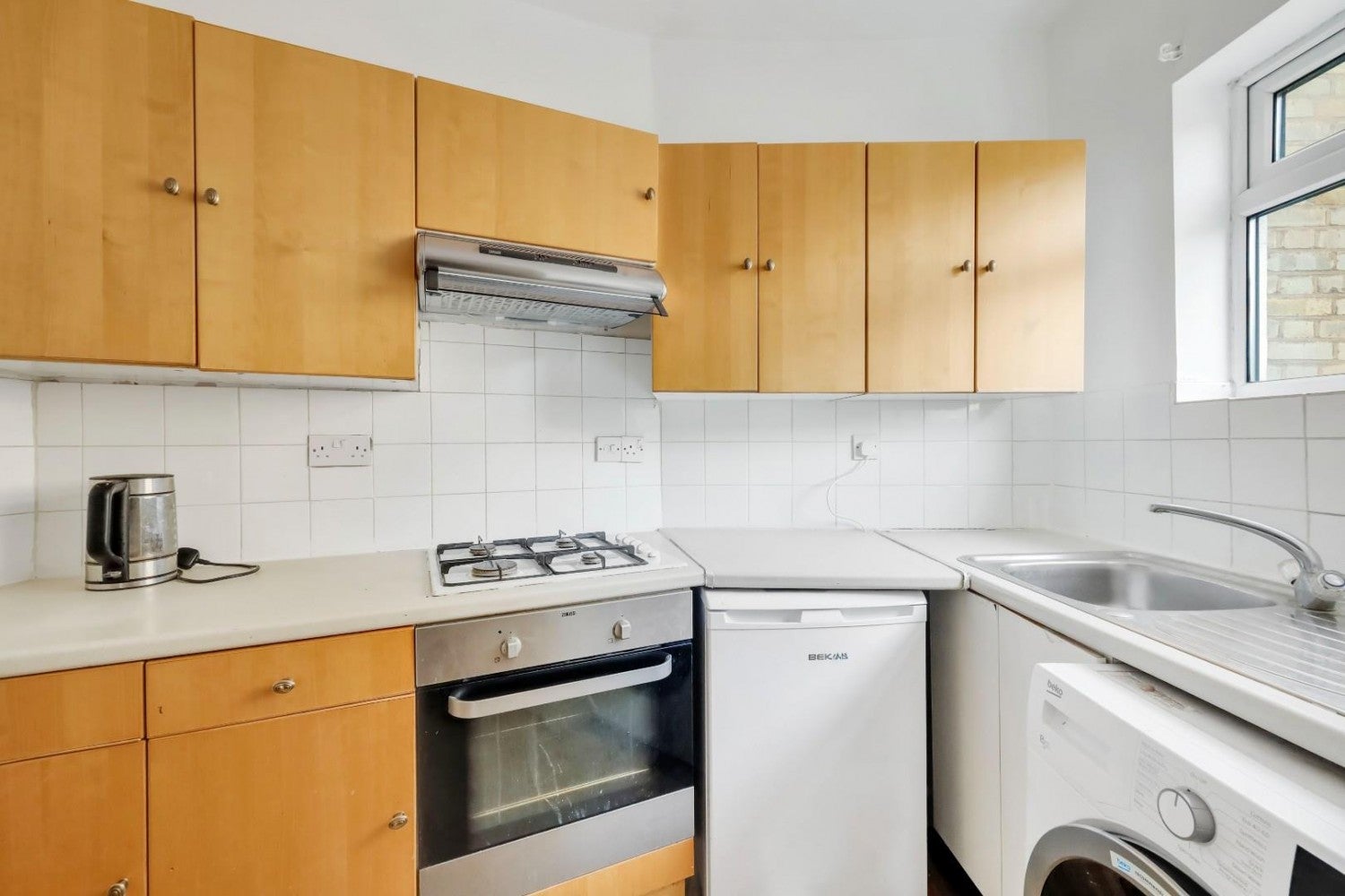 Flat Whiston Road in Greater London