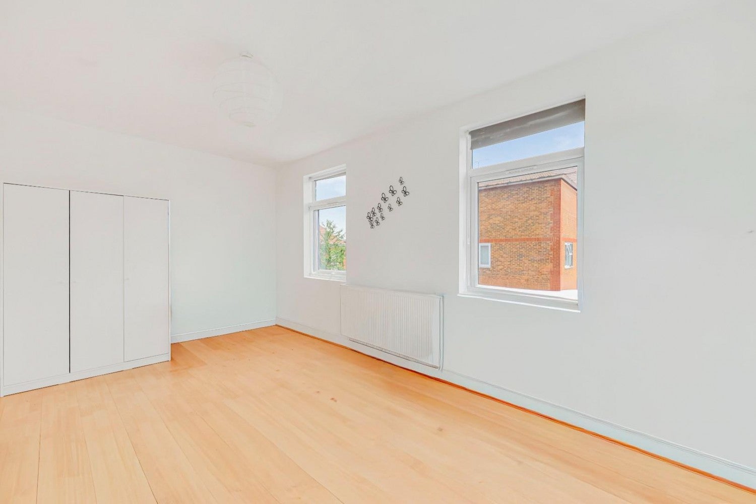 Flat Whiston Road in Greater London