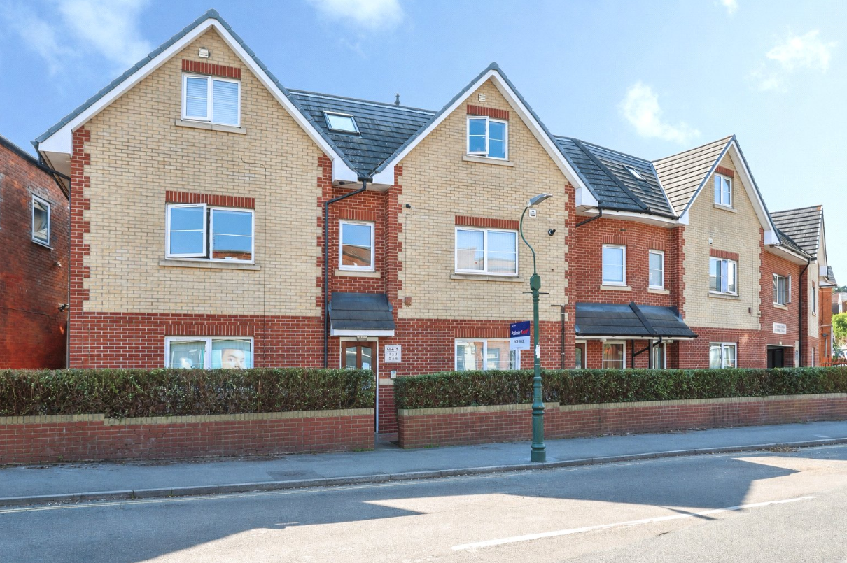 Flat Hankinson Road in Bournemouth