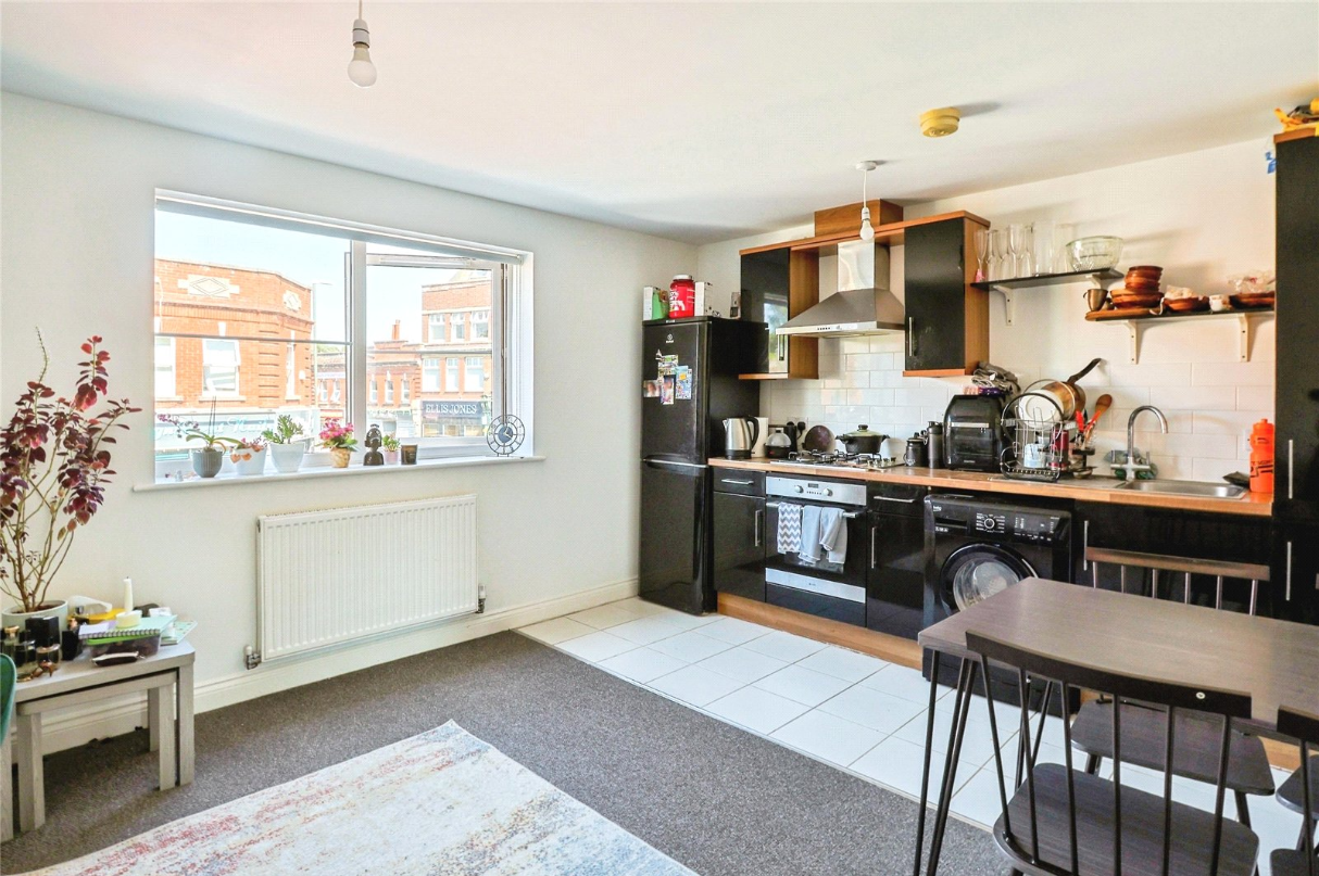 Flat Hankinson Road in Bournemouth