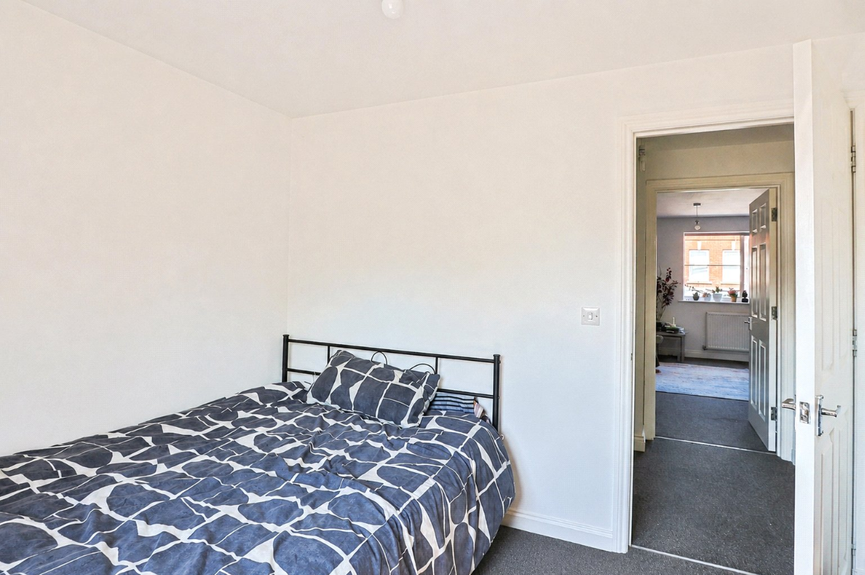Flat Hankinson Road in Bournemouth