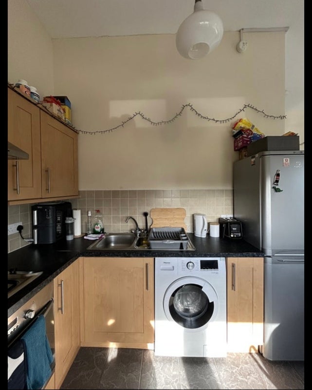 Room Springburn Road in Glasgow