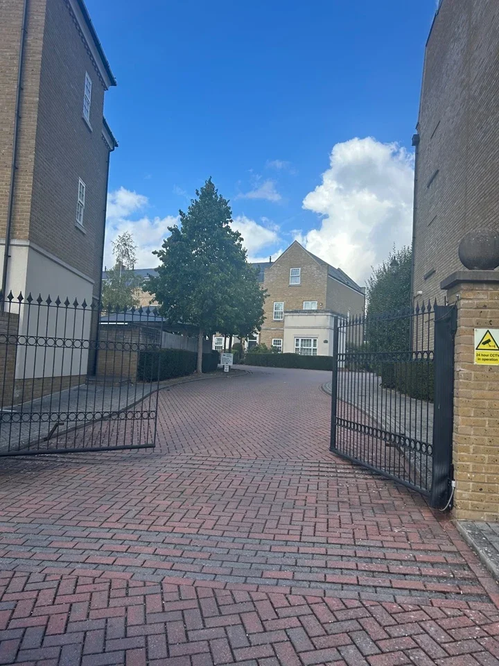 Flat Lendy Place in Borough of Spelthorne