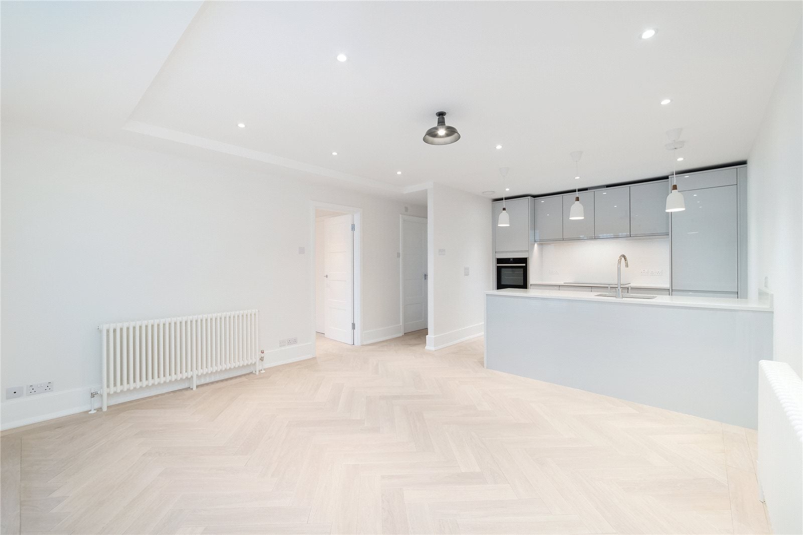 Flat Earlham Street in Greater London