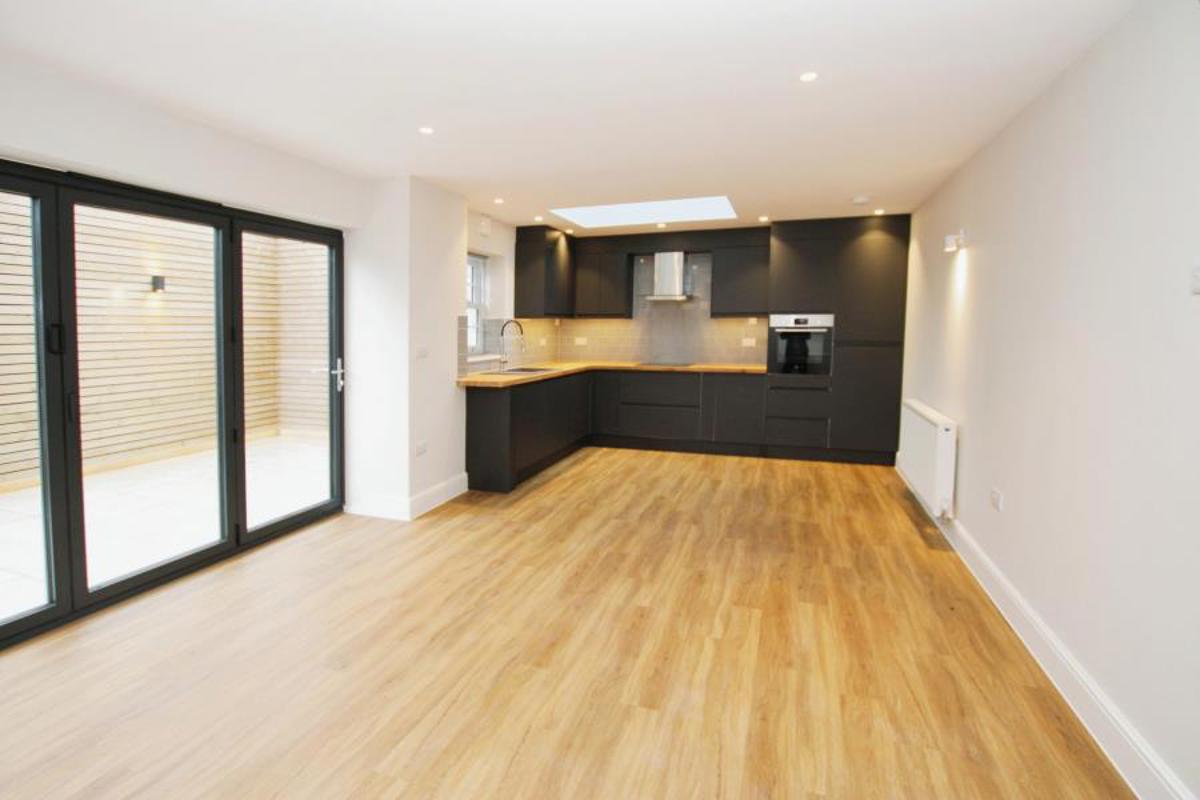 Flat Bristol Road in Hambrook
