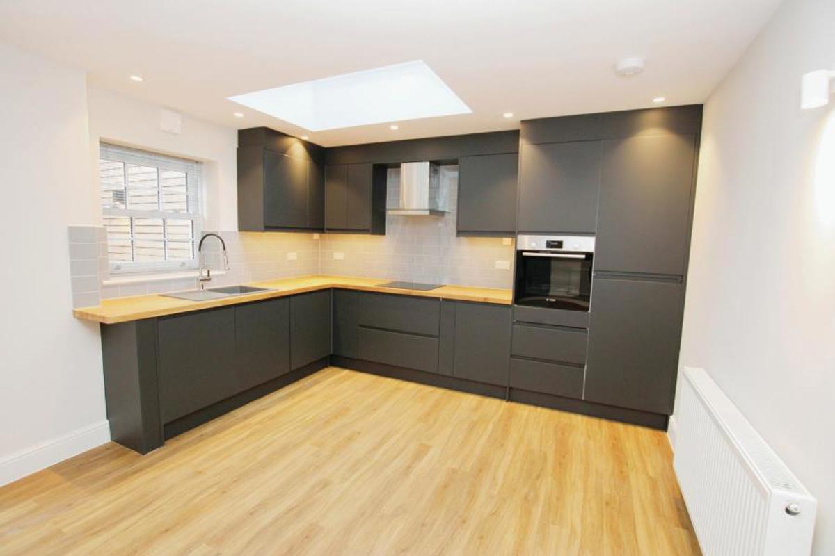 Flat Bristol Road in Hambrook