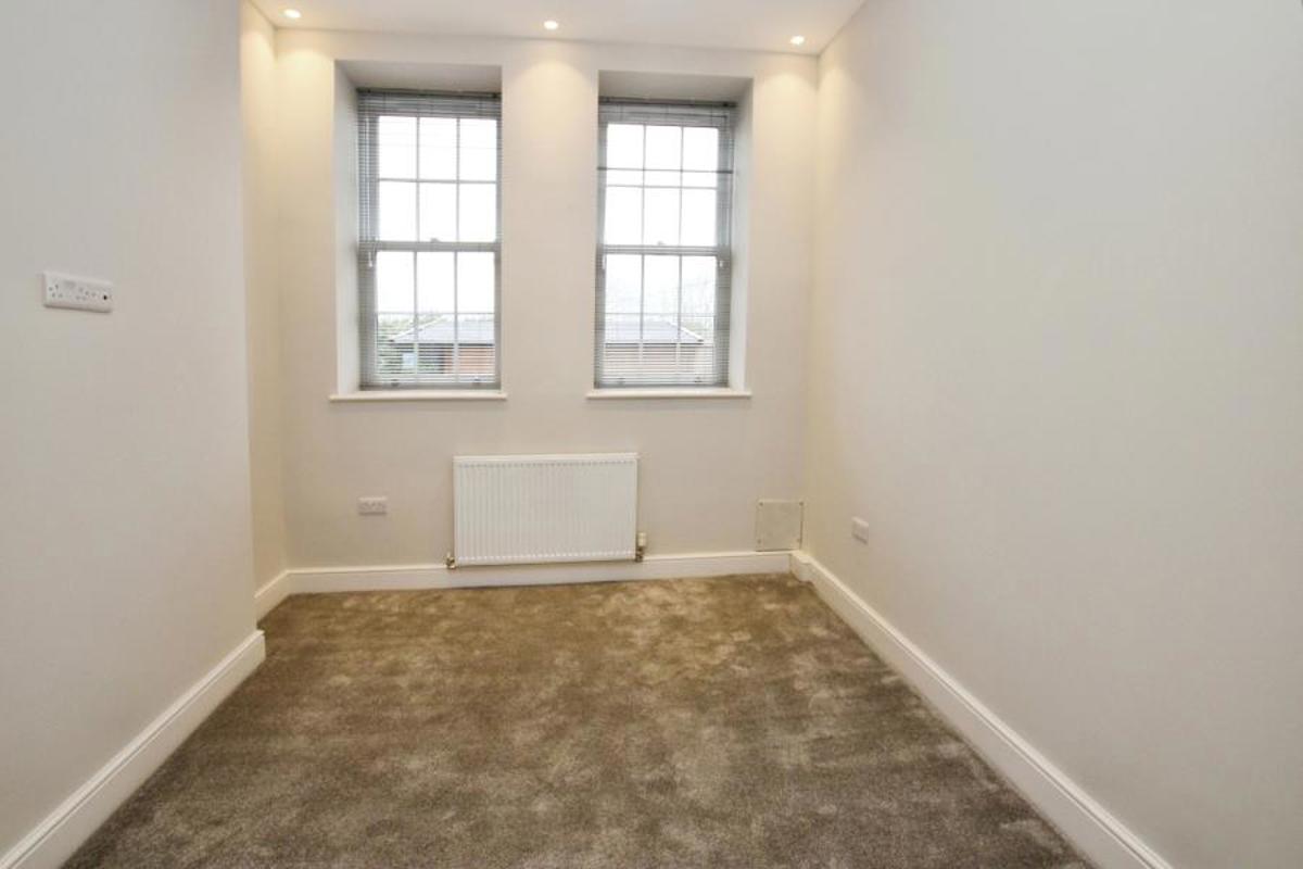 Flat Bristol Road in Hambrook