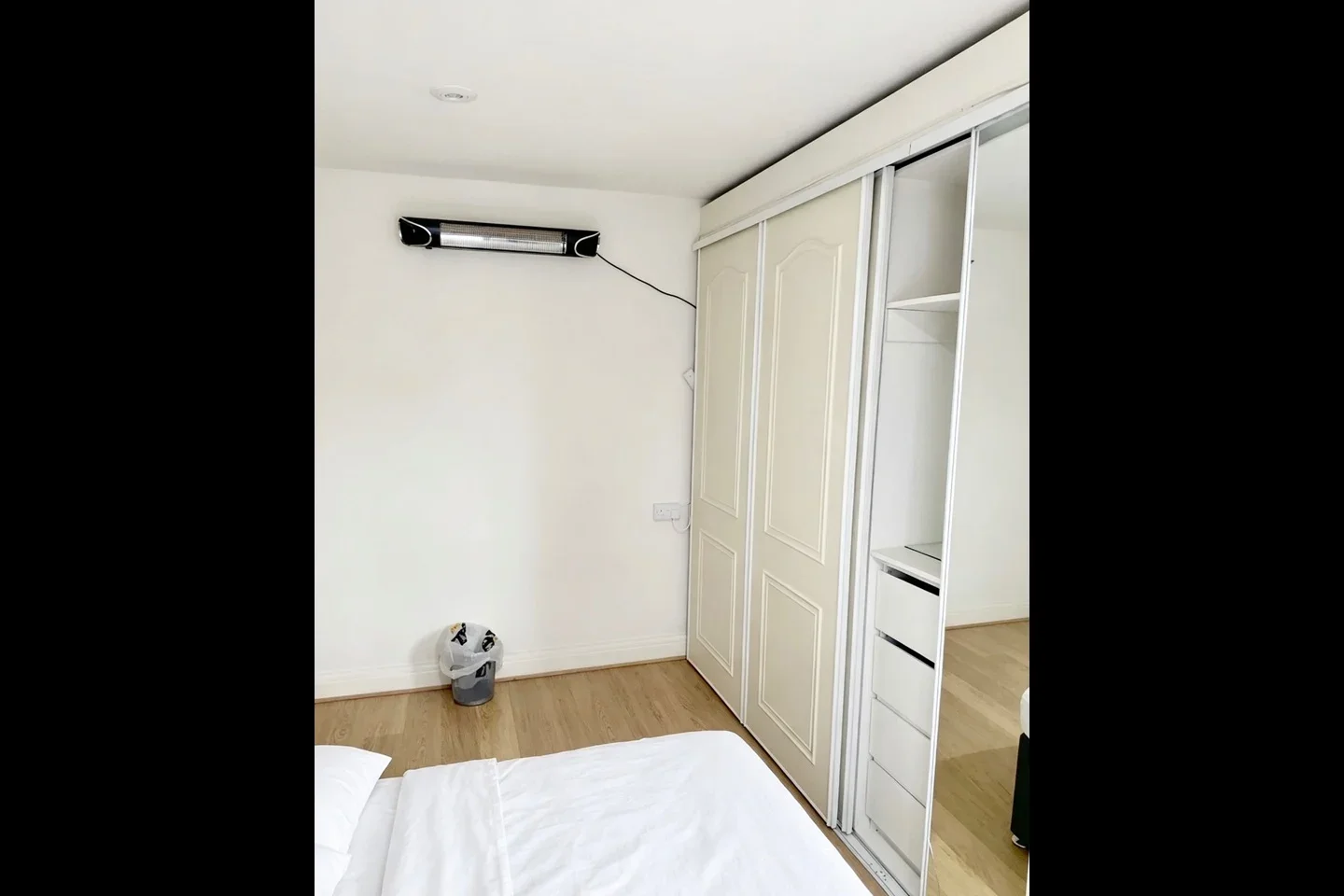 Room Crest Drive in Greater London