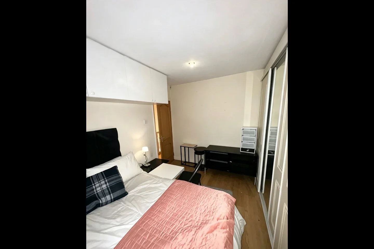 Room Crest Drive in Greater London