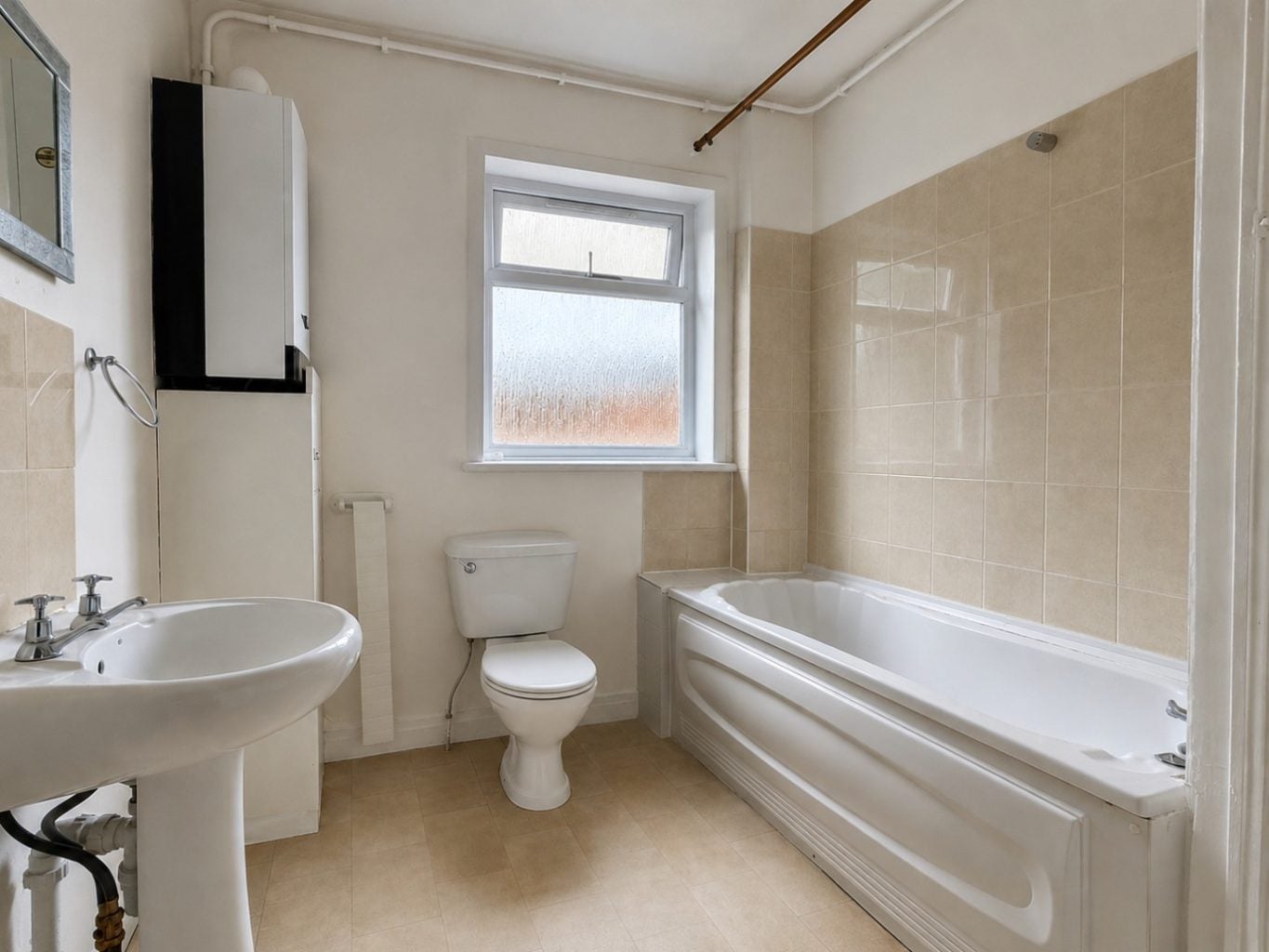 Flat Park View Road in Greater London