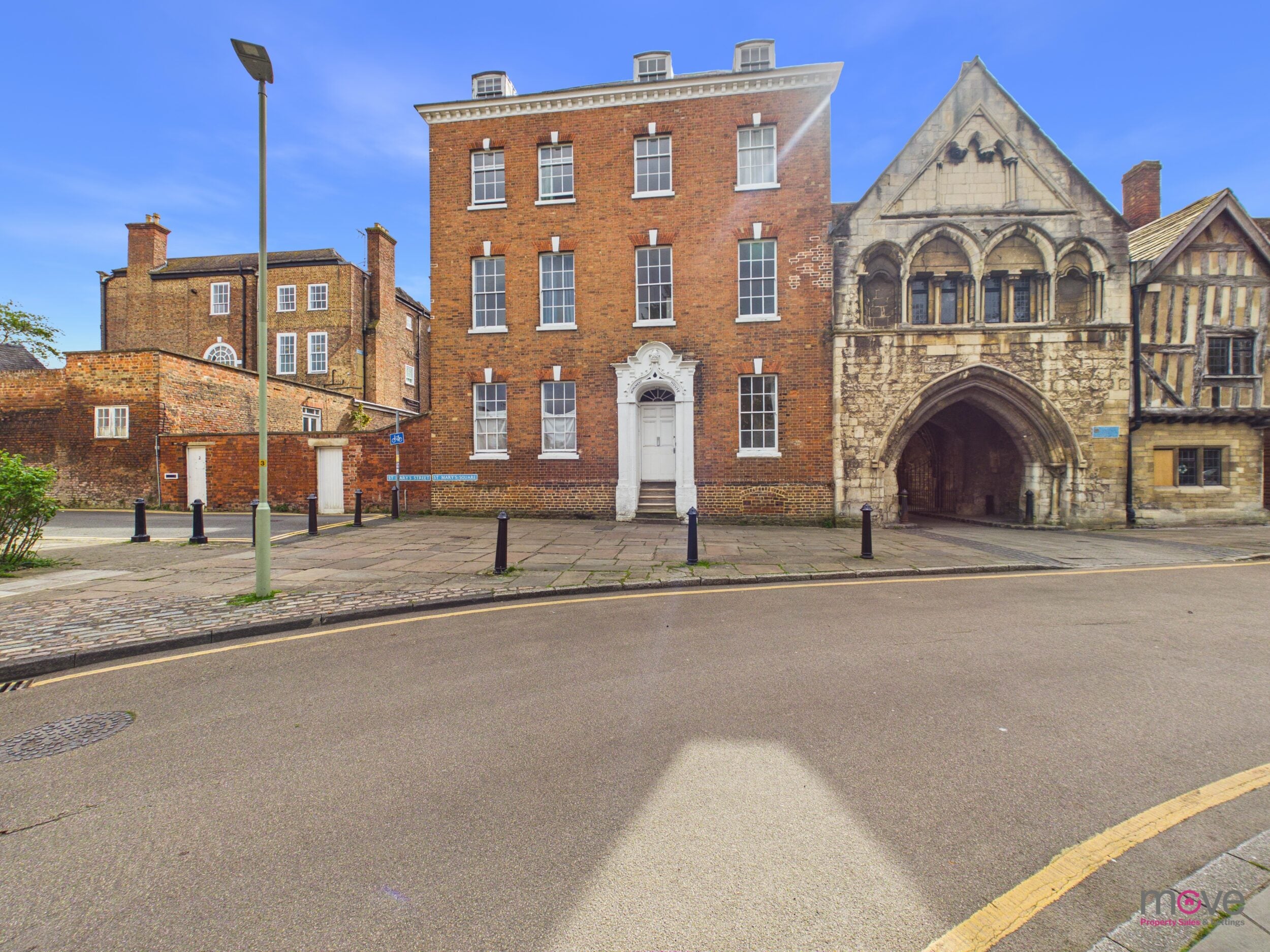 Room Saint Mary's Square in Gloucester