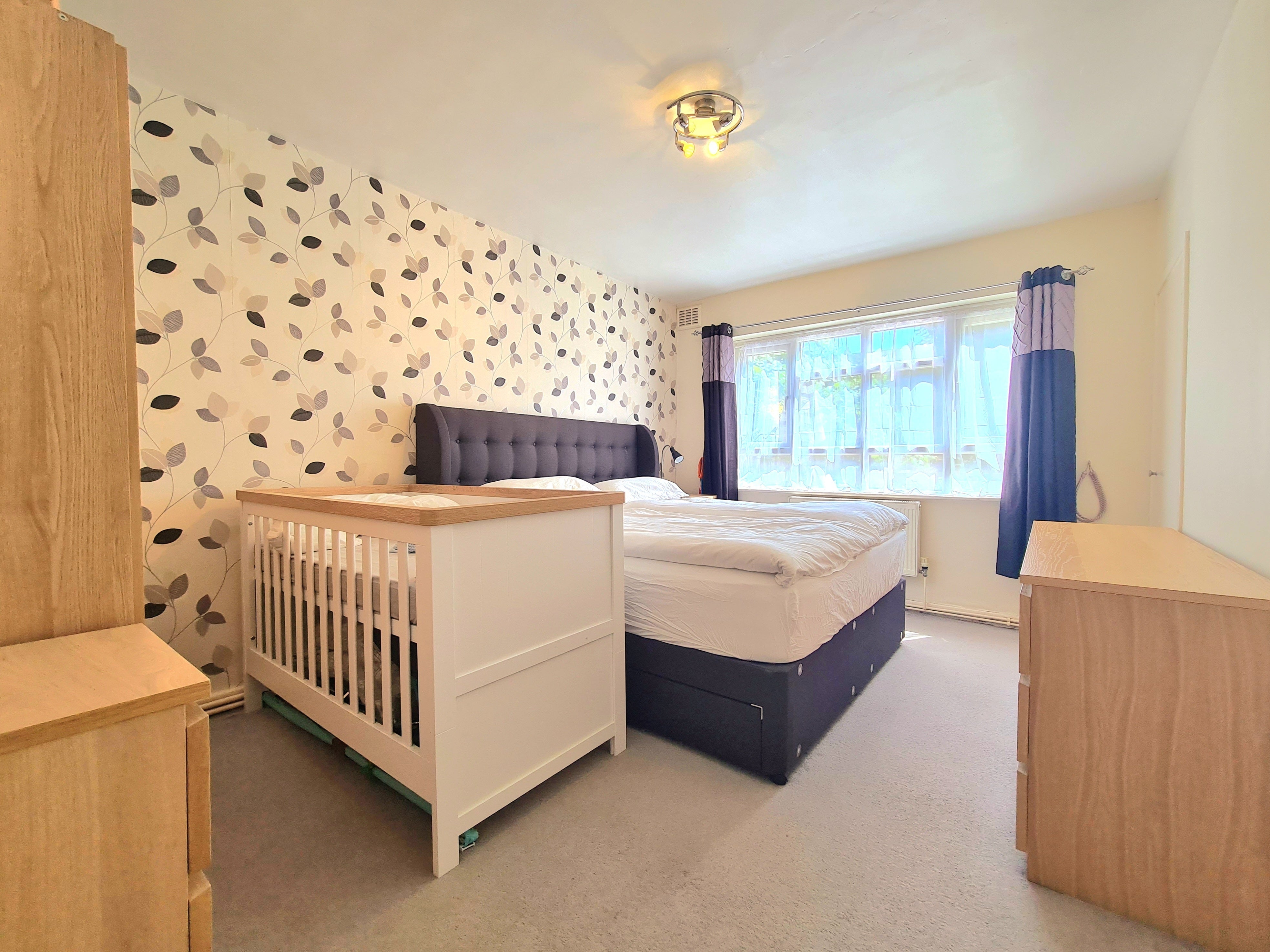 Flat Victoria Road in Greater London