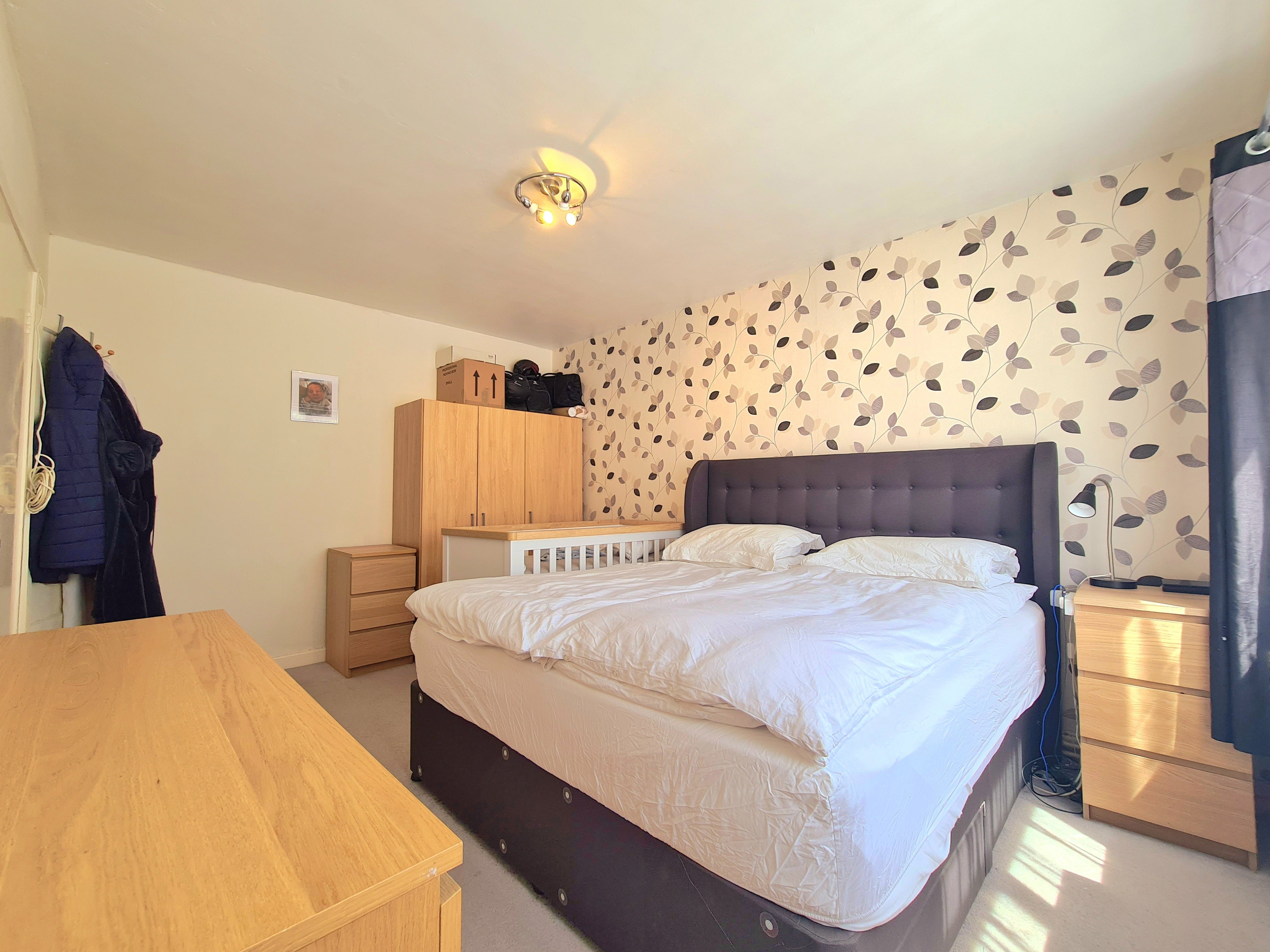 Flat Victoria Road in Greater London