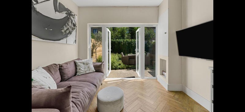 Room Rainville Road in Greater London