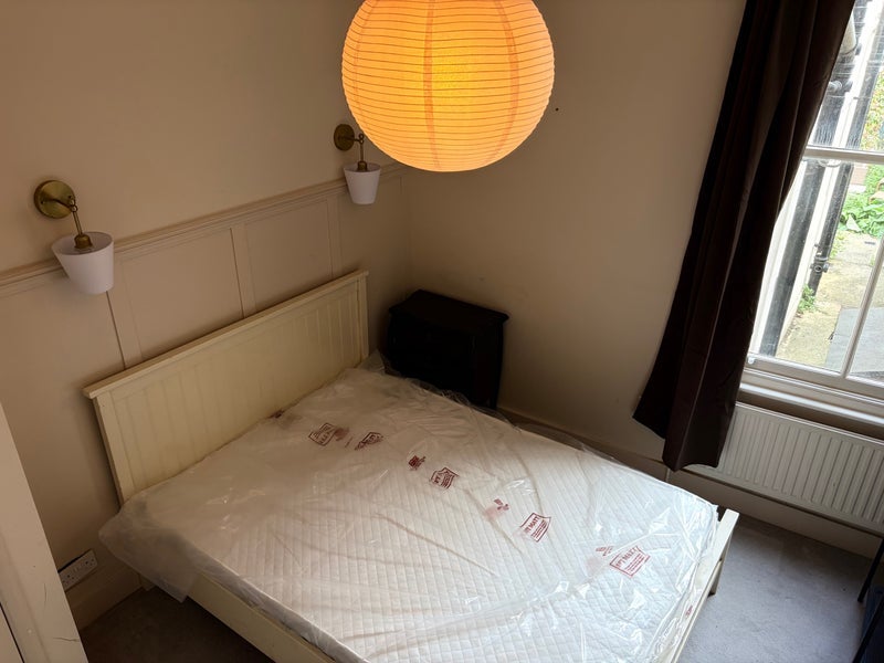Room Rainville Road in Greater London