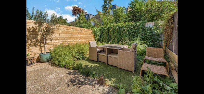 Room Rainville Road in Greater London