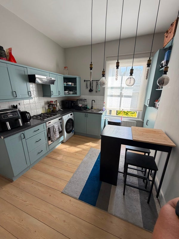 Room Plato Road in Greater London