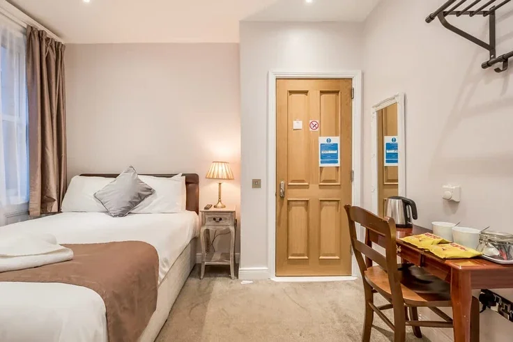 Room Sandhurst Road in Belfast