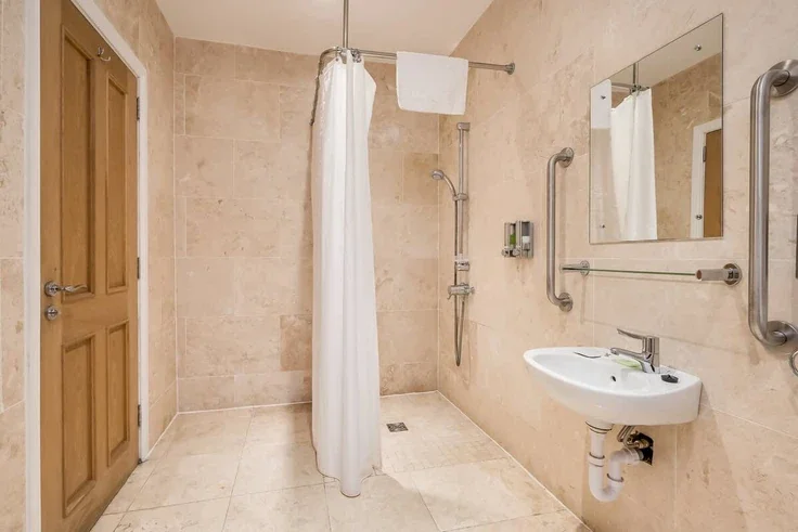 Room Sandhurst Road in Belfast