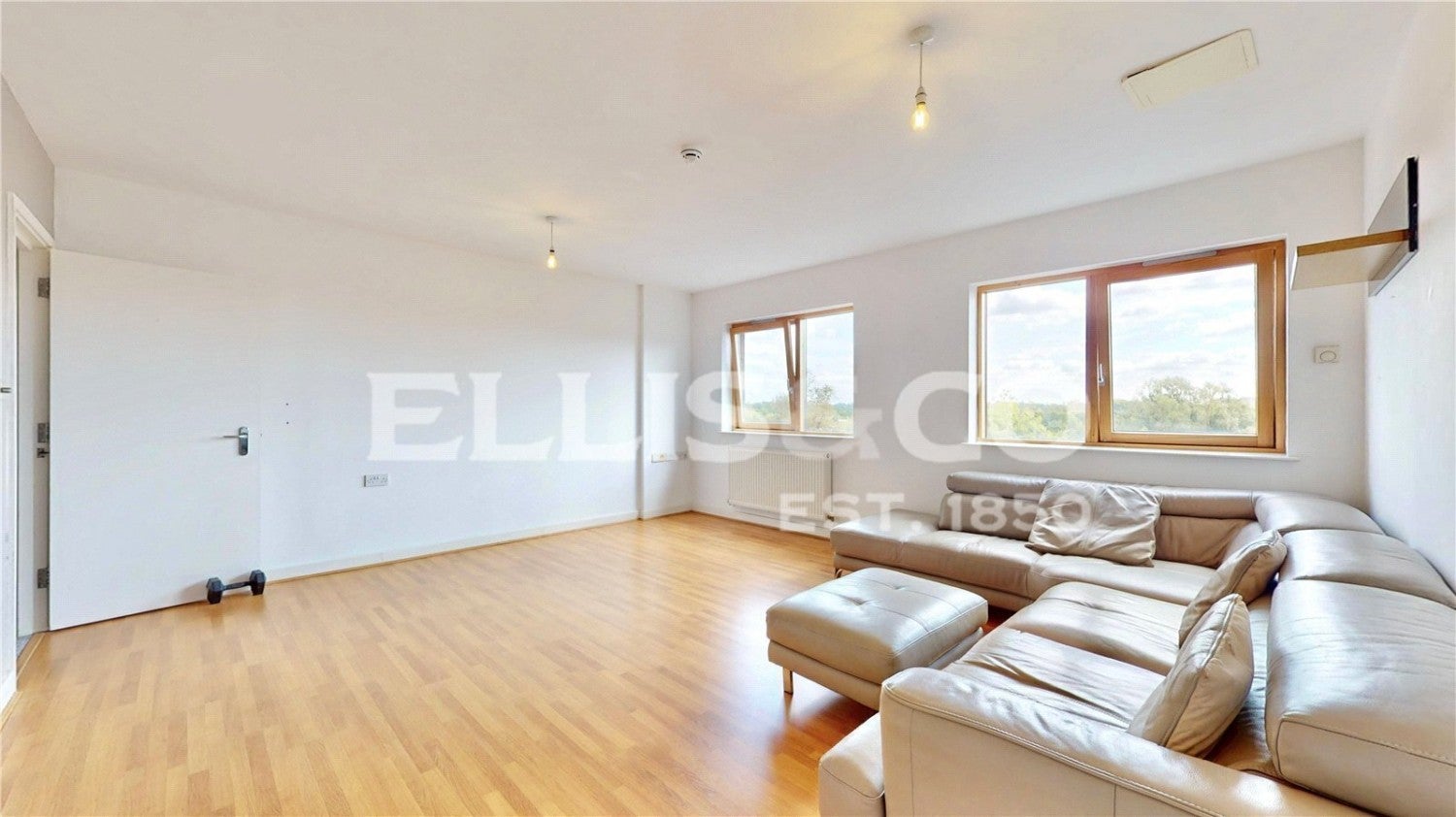 Flat Ruislip Road East in Greater London