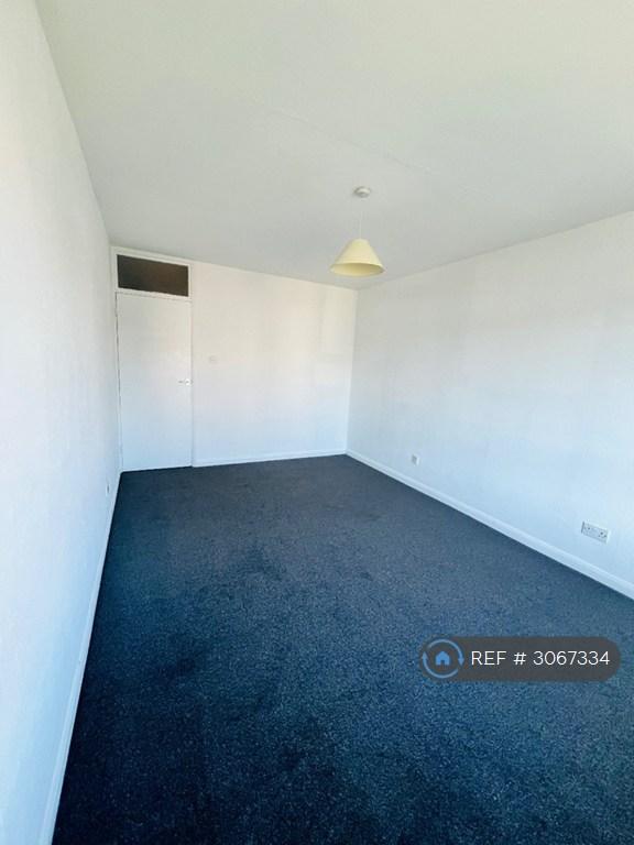 Flat Blake Avenue in Greater London