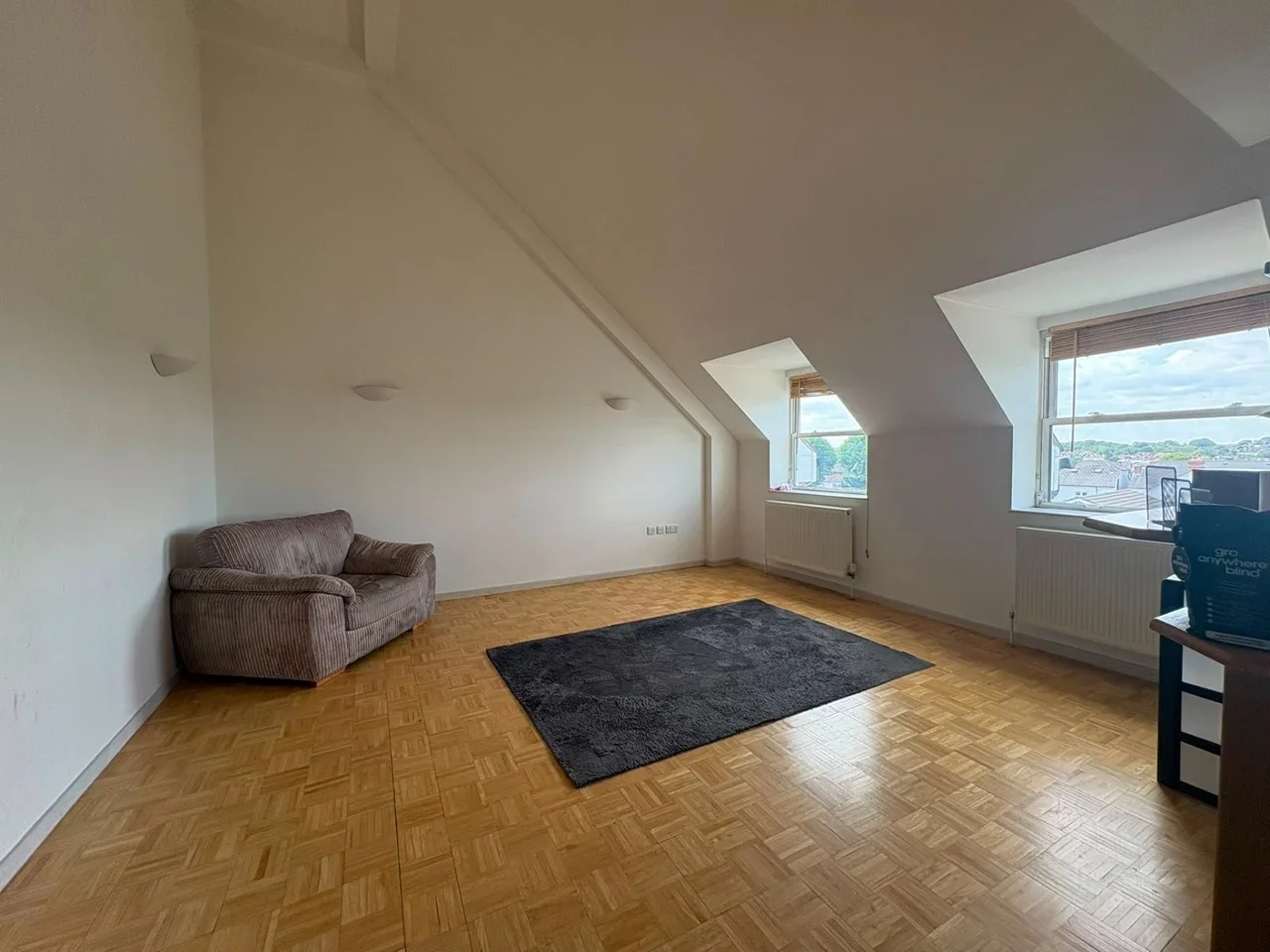 Flat Central Road in Greater London