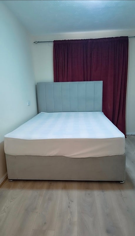 Room Newmarsh Road in Greater London