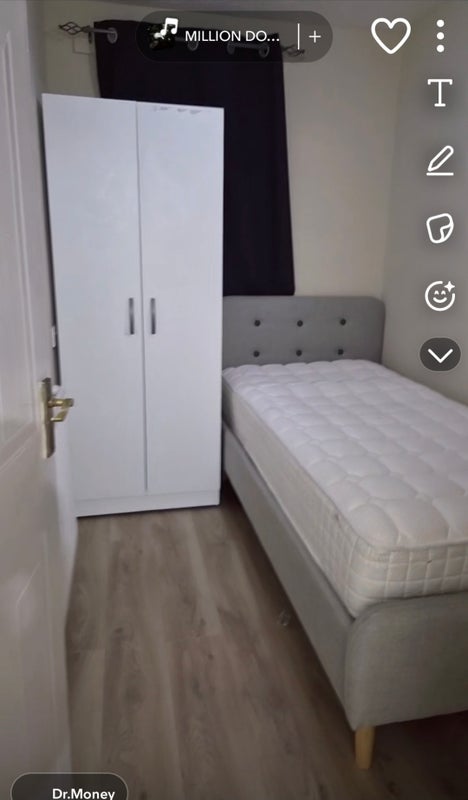 Room Newmarsh Road in Greater London