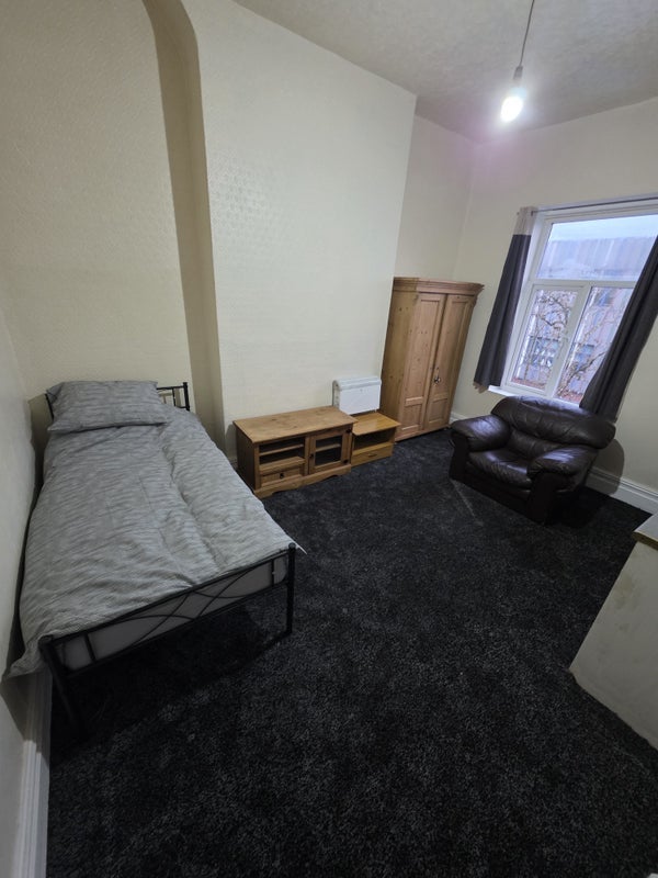 Room Preston New Road in Blackburn