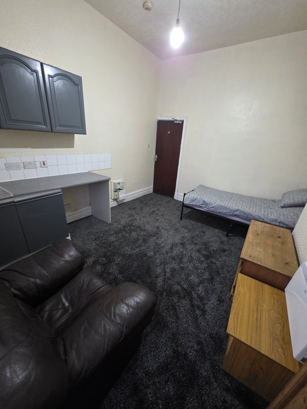 Room Preston New Road in Blackburn