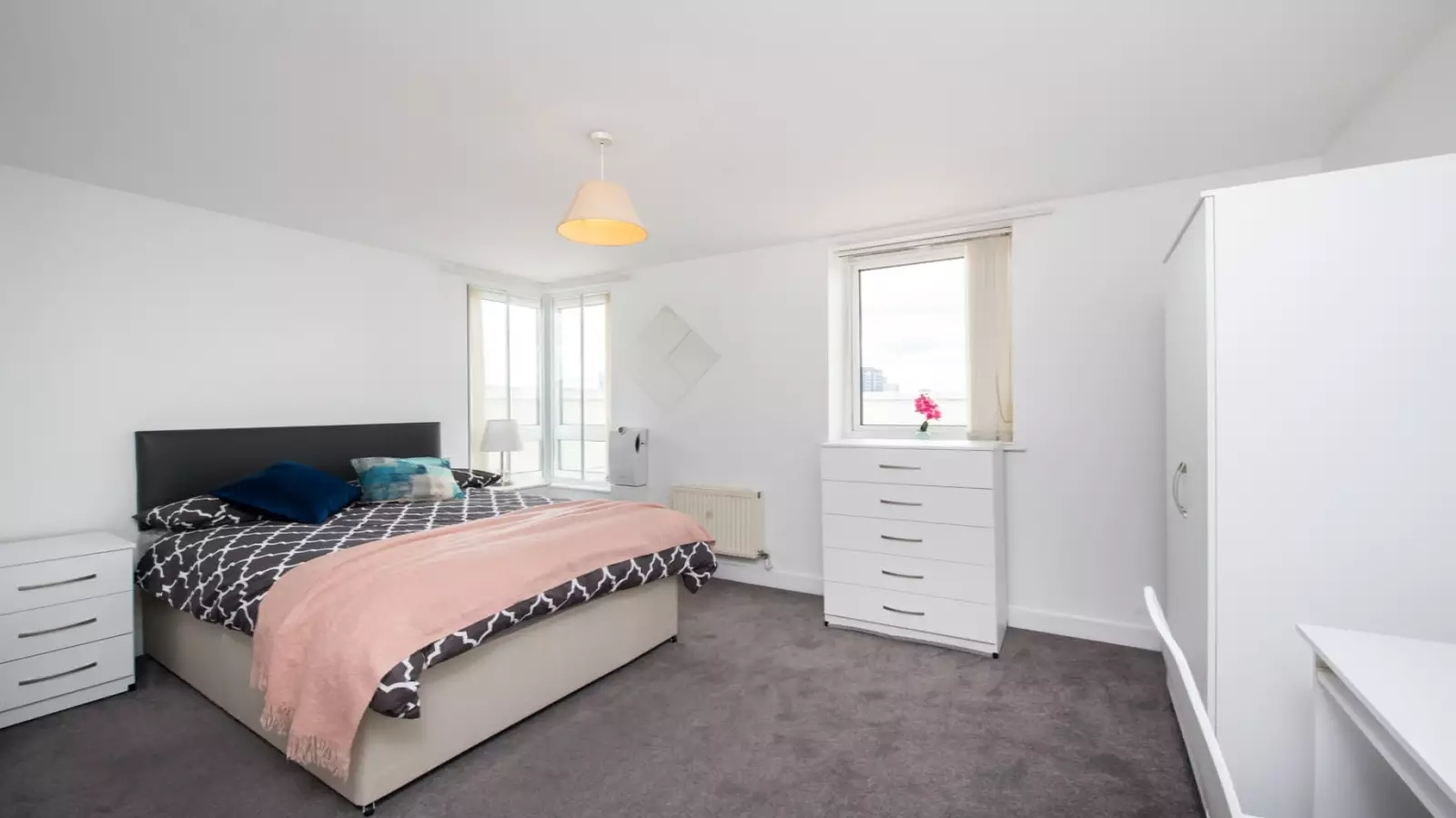 Flat Newport Avenue in Greater London