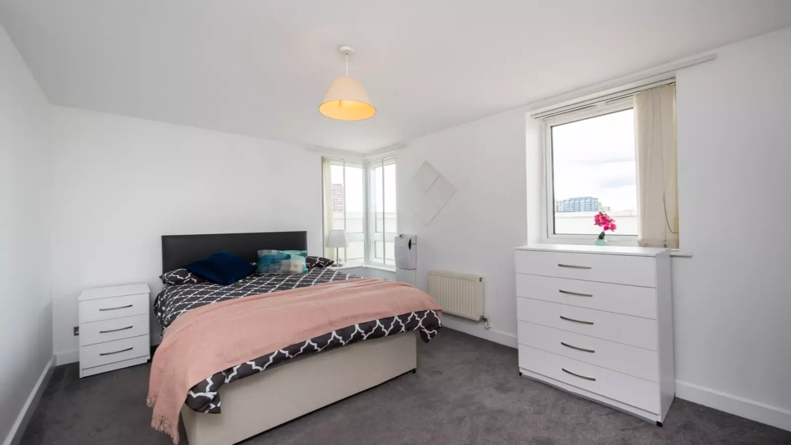 Flat Newport Avenue in Greater London