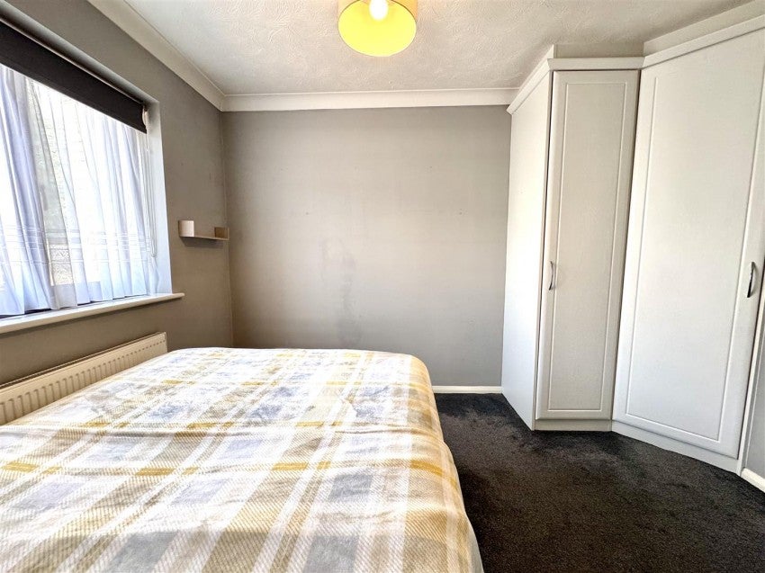Flat Barnfield Road in Greater London