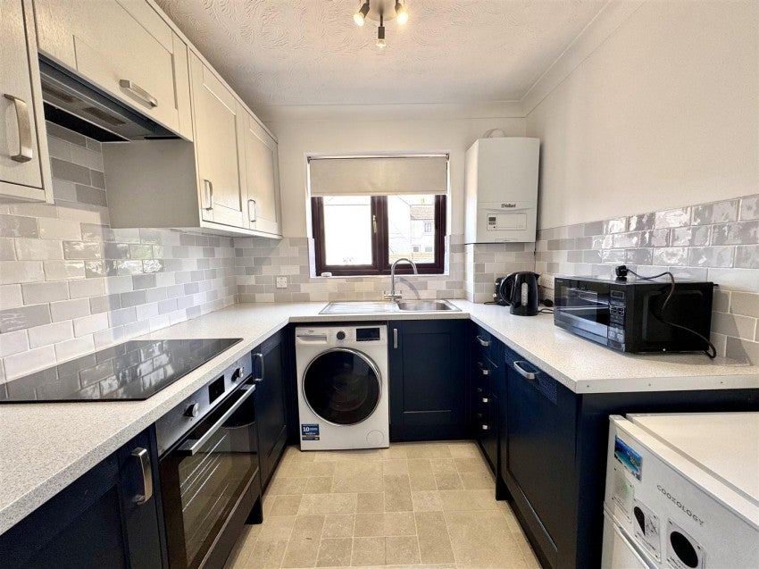 Flat Barnfield Road in Greater London