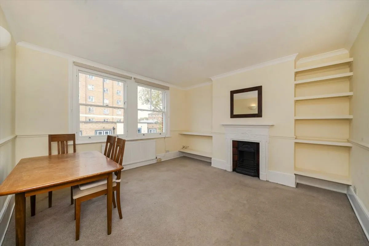Flat Allfarthing Lane in Greater London