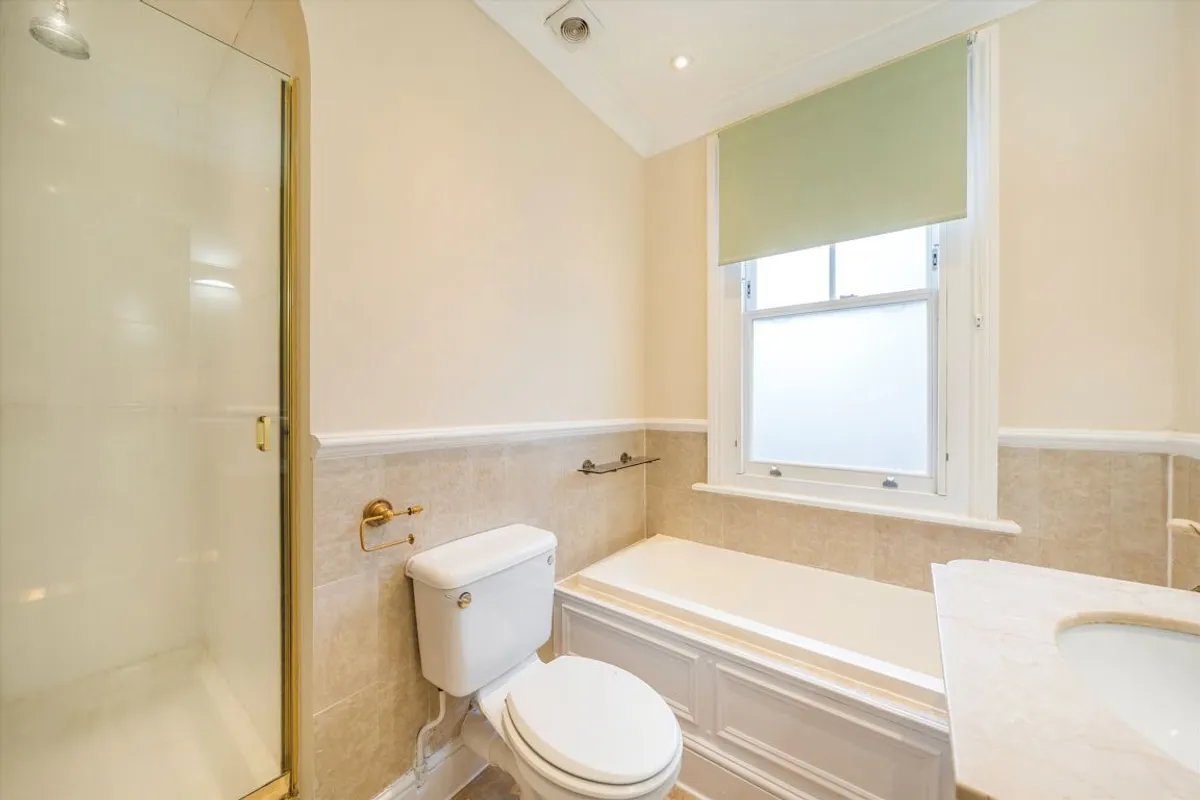 Flat Allfarthing Lane in Greater London