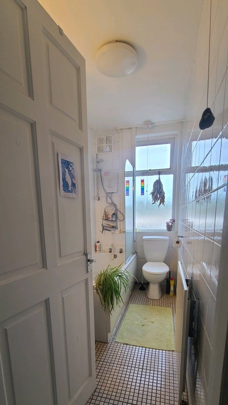 Room Meanwood Road in Leeds