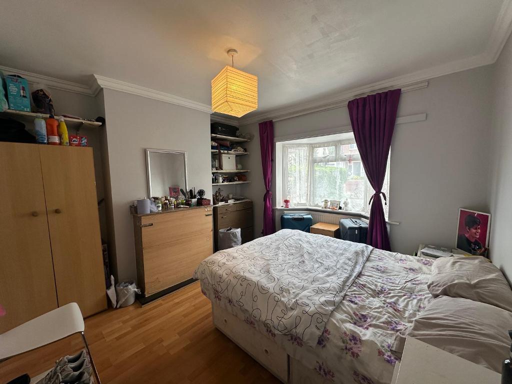Room Carlisle Avenue in Greater London