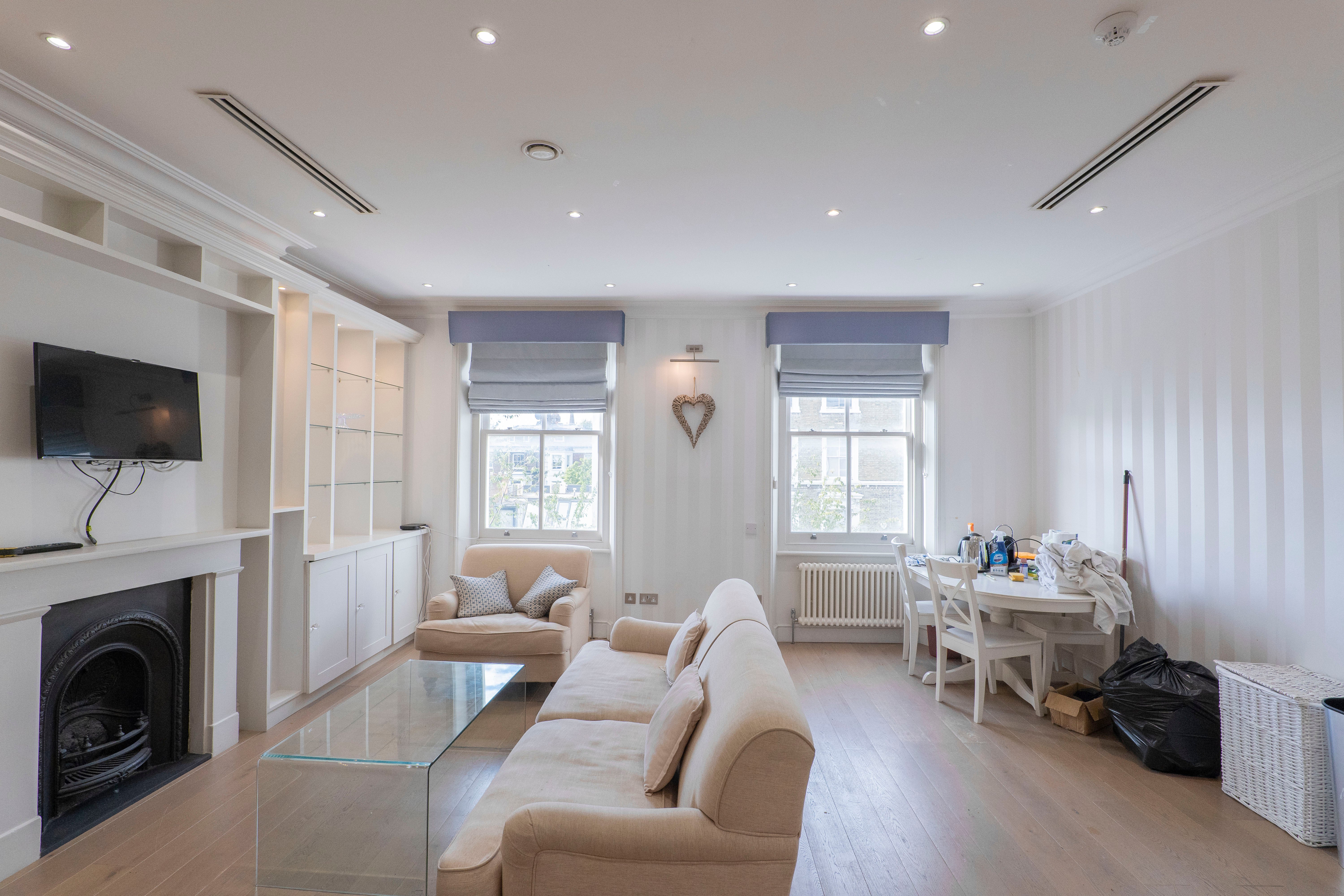 Flat Cathcart Road in Greater London