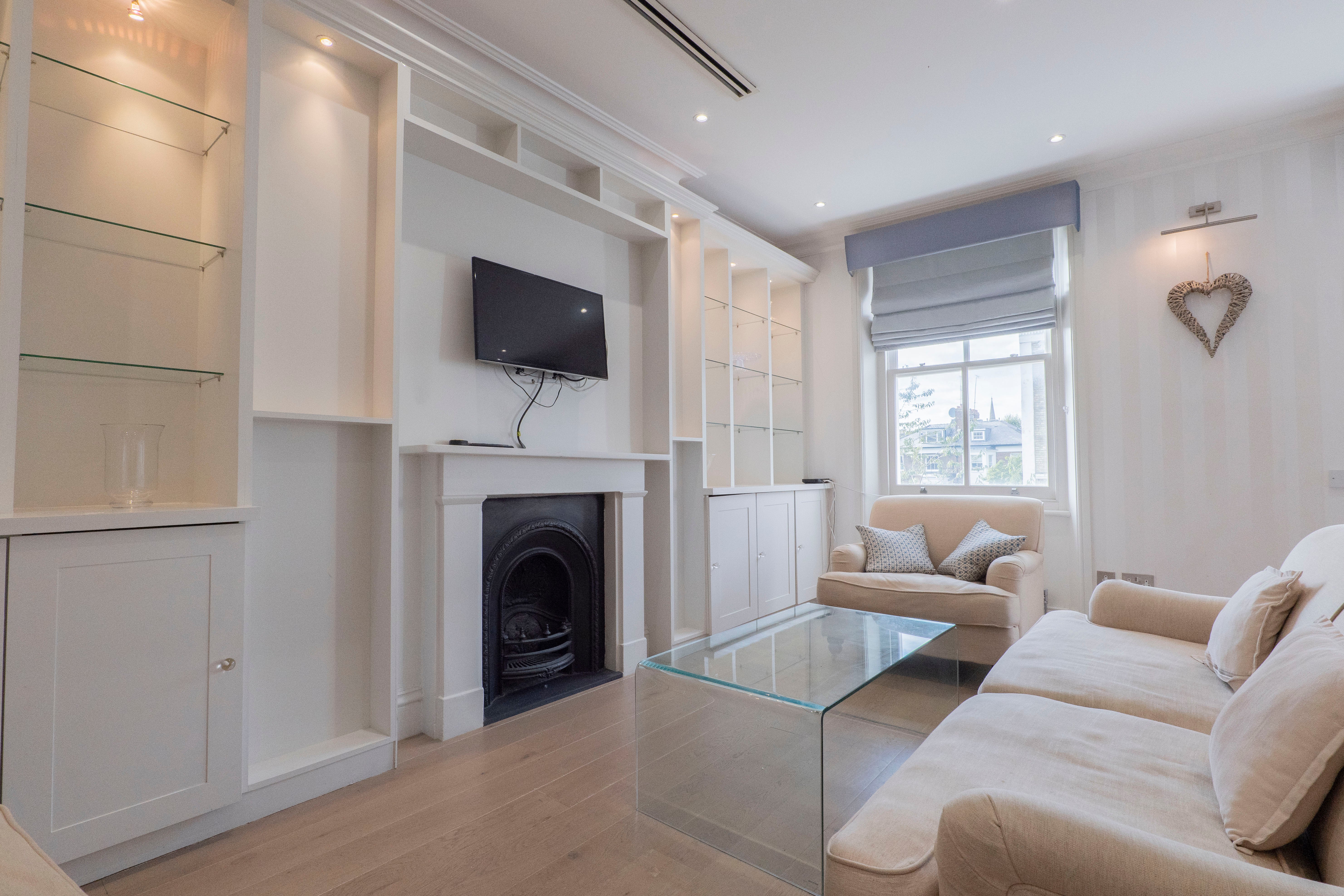 Flat Cathcart Road in Greater London