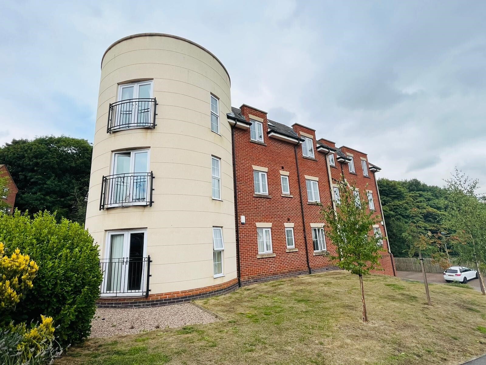 Flat Clementine Drive in Nottingham